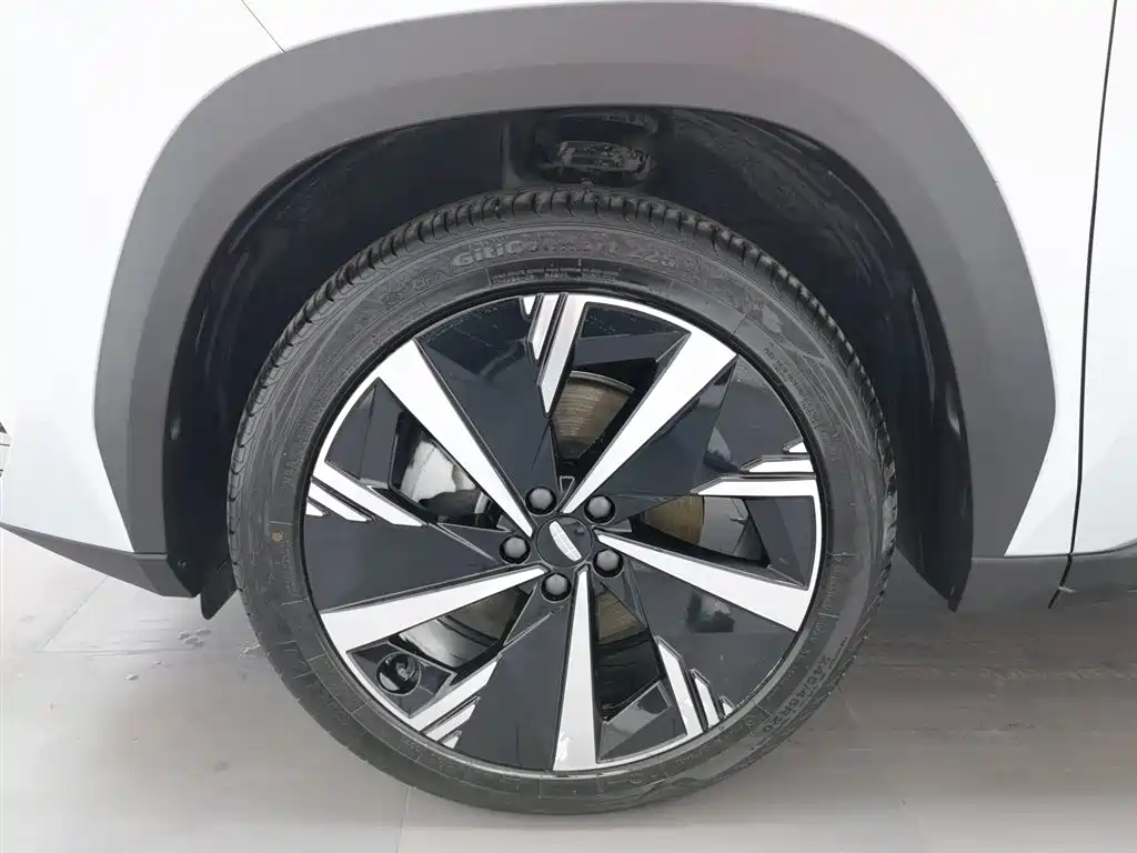 GEELY AUTOMOBILE BOYUE L