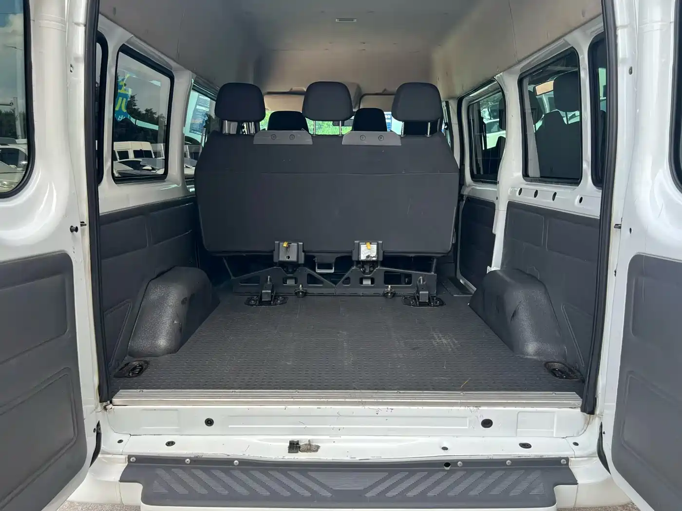 Ford New Generation Transit 2017 2016 Model 2.2T Short Wheelbase 6-Seater Mid-Roof Multi-Purpose Vehicle