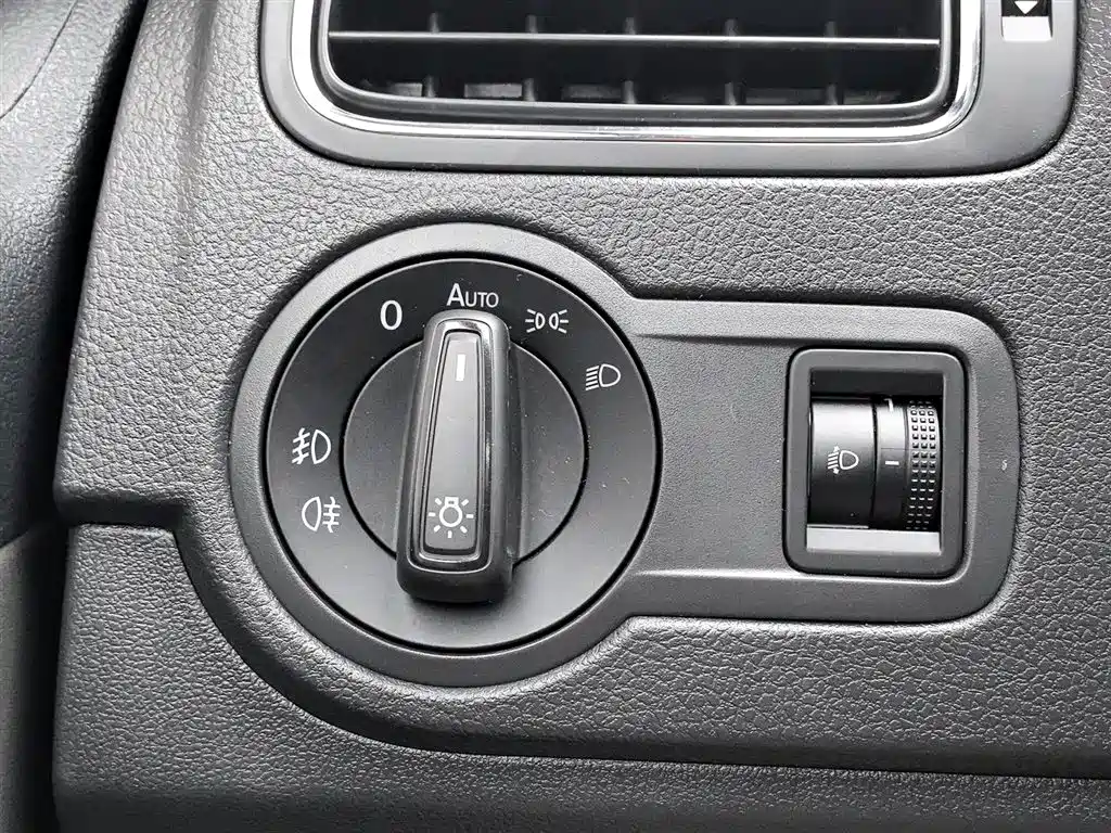 Volkswagen Polo 2018 1.5L Cross Polo Auto фото 21