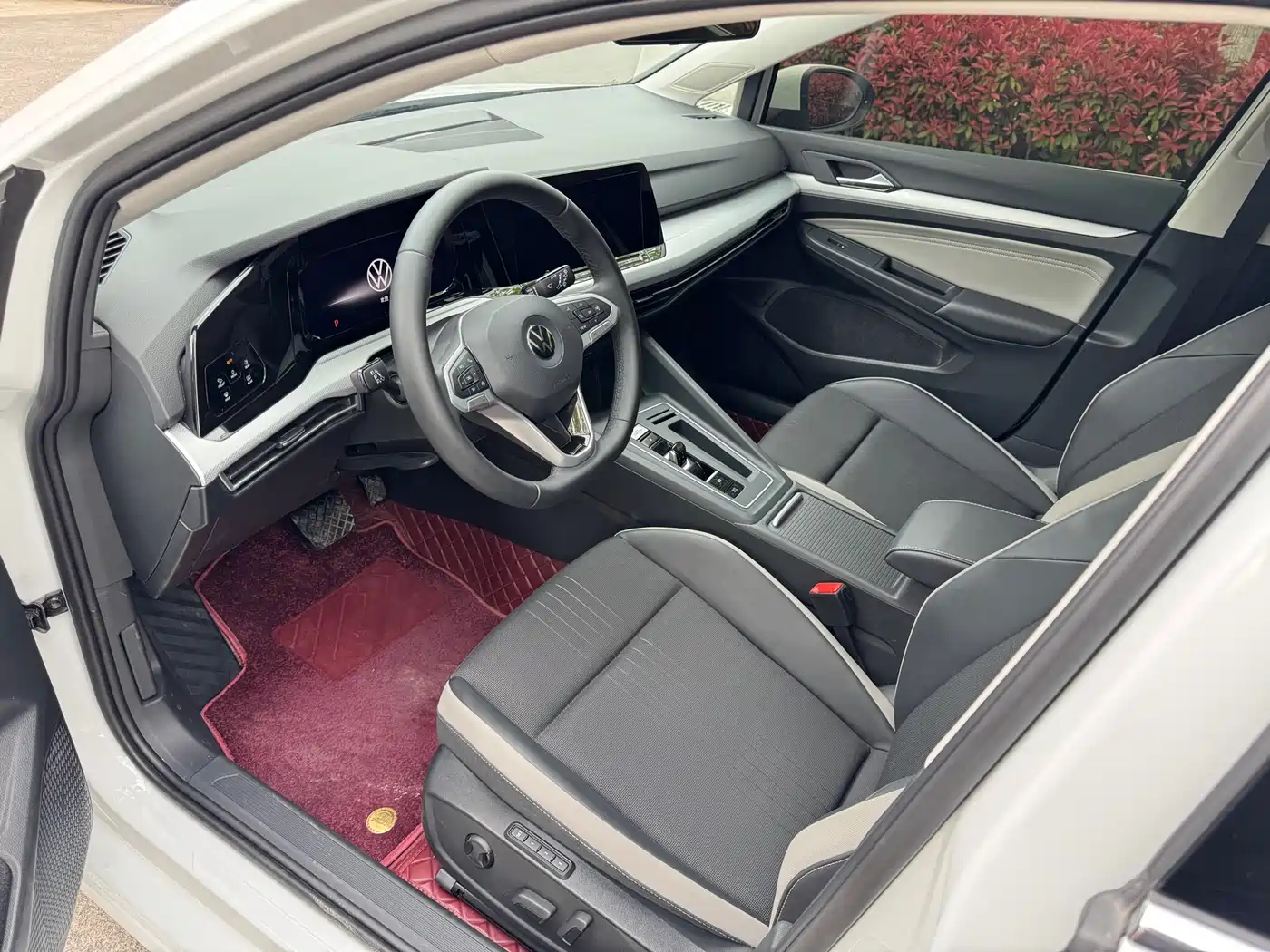 Volkswagen Golf 2024 280TSI DSG Pro 50th Anniversary Edition фото 4