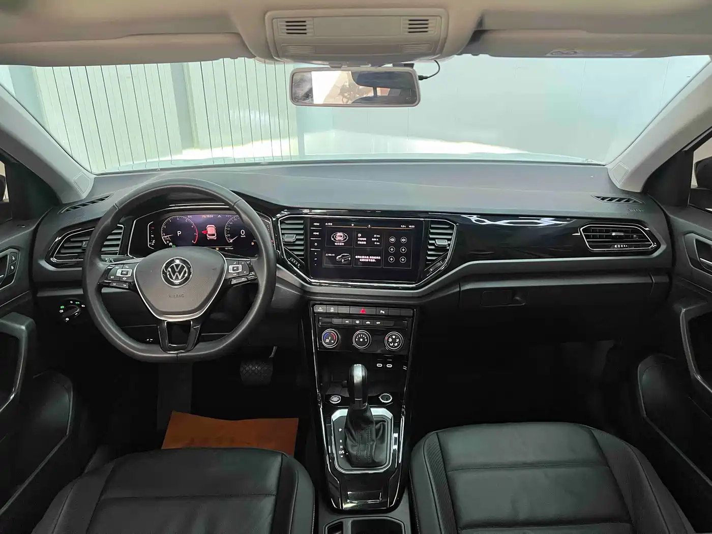 VOLKSWAGEN T-ROC EXPLORING SONGS