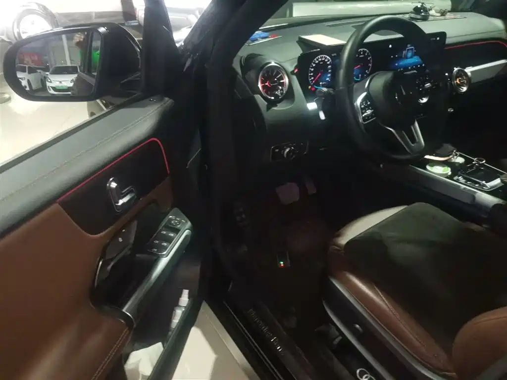 MERCEDES-BENZ GLB