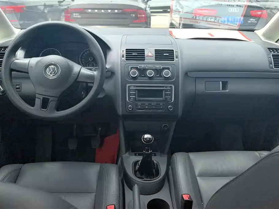 Volkswagen Touran 2015 1.4T Manual Comfort Edition 5-seater фото 12