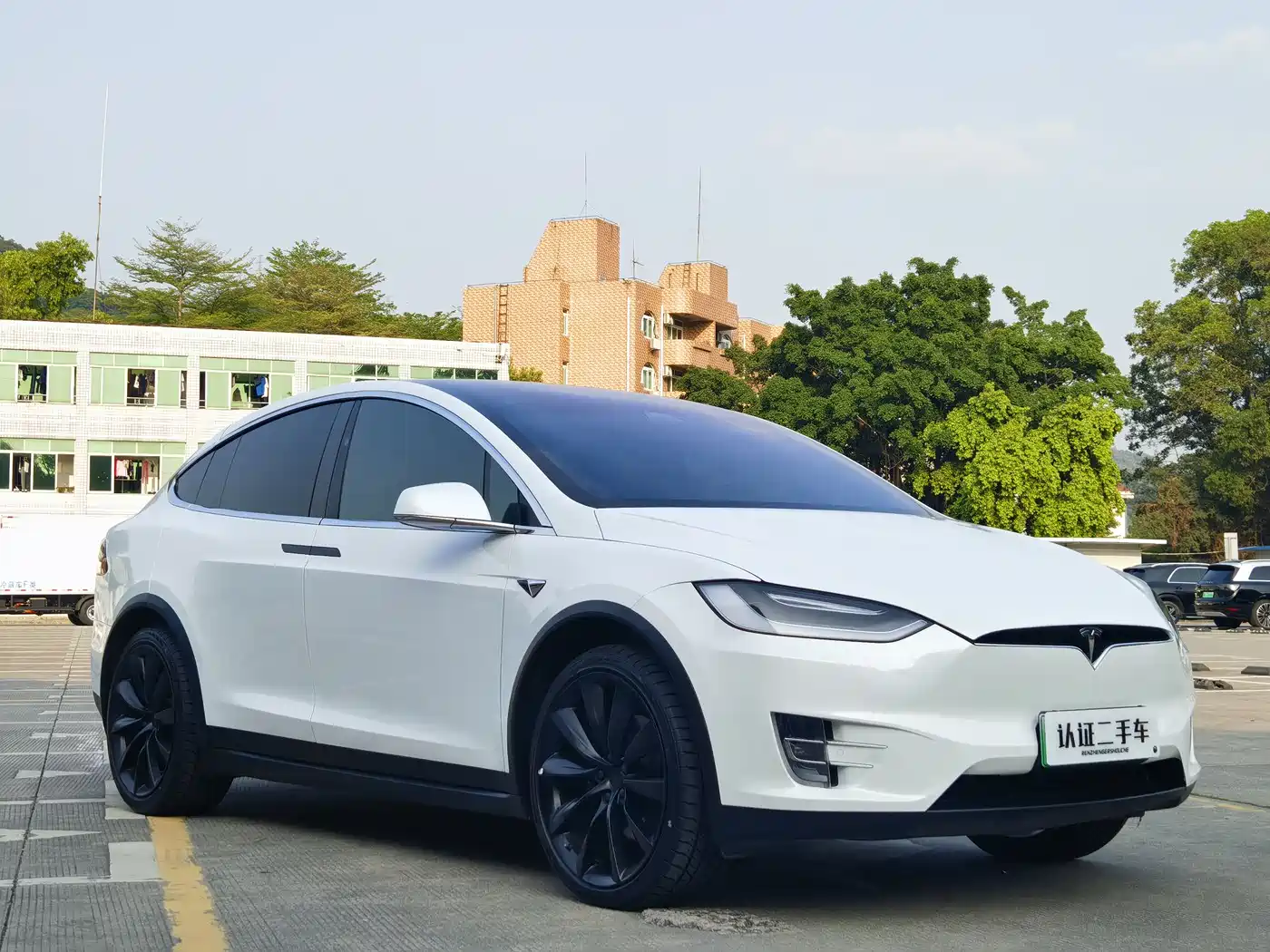 TESLA MODEL X