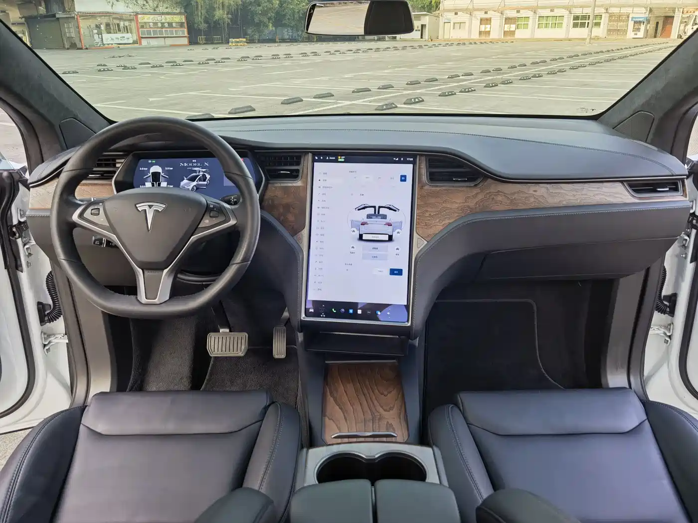 TESLA MODEL X