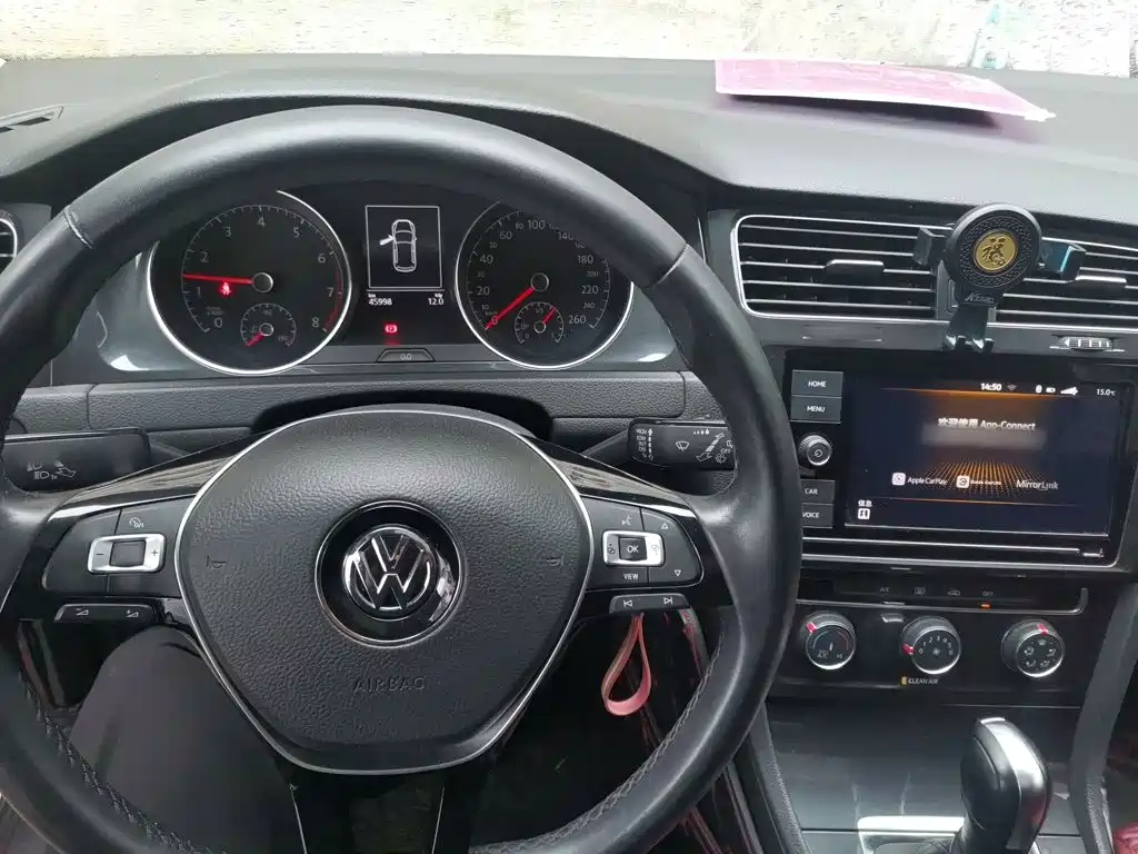 Photo 5 - Volkswagen Golf