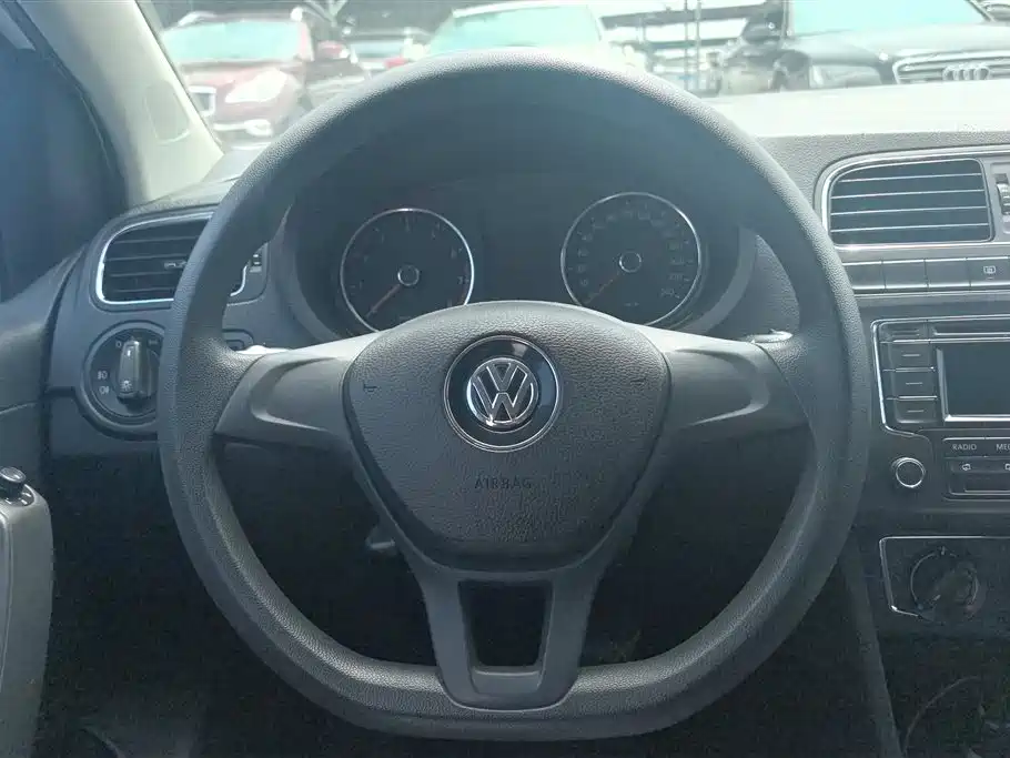 Volkswagen Polo 2014 1.6L Automatic 30th Anniversary Edition фото 15