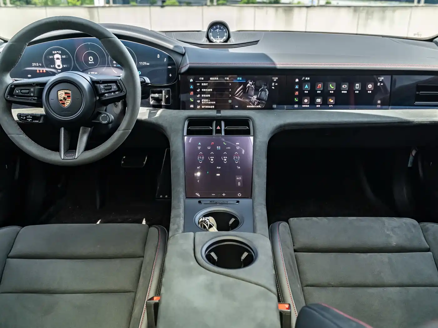 Фото 35 - Porsche Taycan
