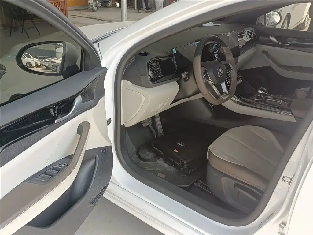 BYD Qin PLUS 2024 Glory Edition DM-i 55KM Leading фото 16