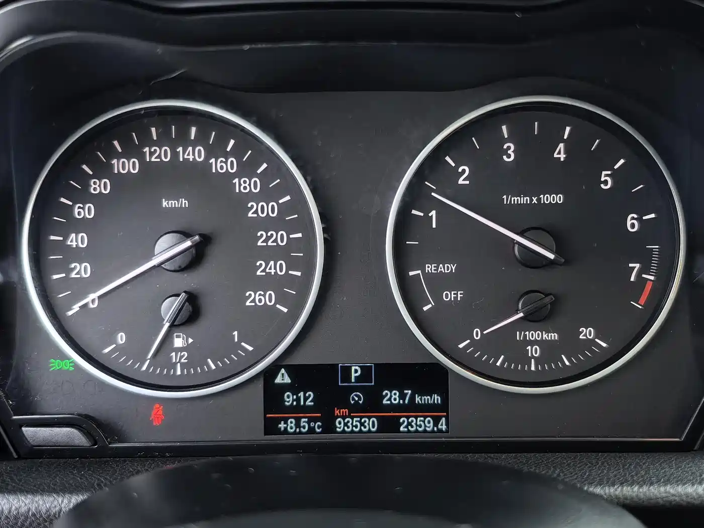 BMW 2 Series Touring 2016 218i Sport Design Package фото 16