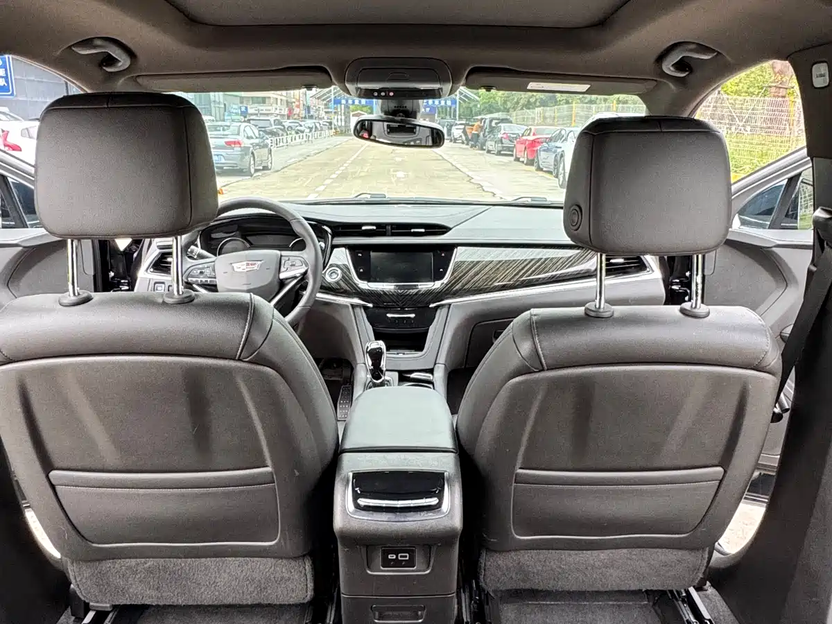 CADILLAC XT6