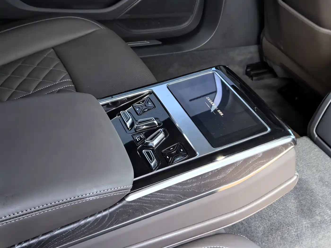 Audi A8 2024 2023 A8L 50 TFSI quattro Exclusive