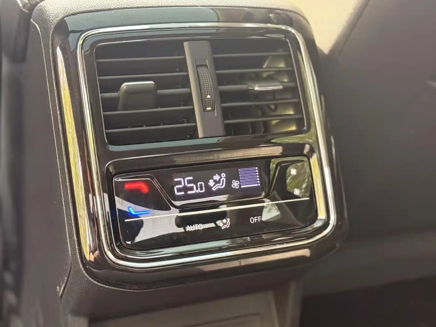 Volkswagen Passat 2023 330TSI Starlight Elite Edition фото 18