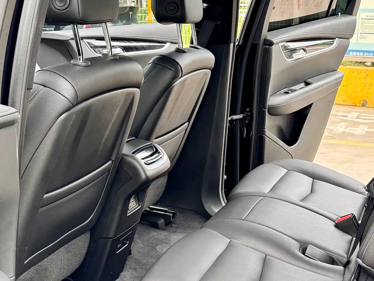 CADILLAC XT6