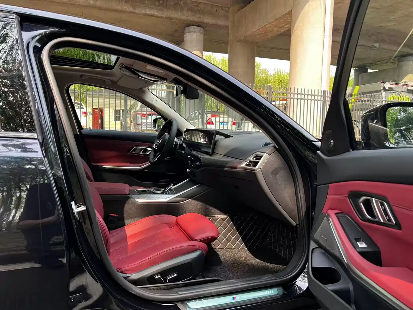 BMW 3 Series 2026 330Li M Sport Shadowline Package фото 25