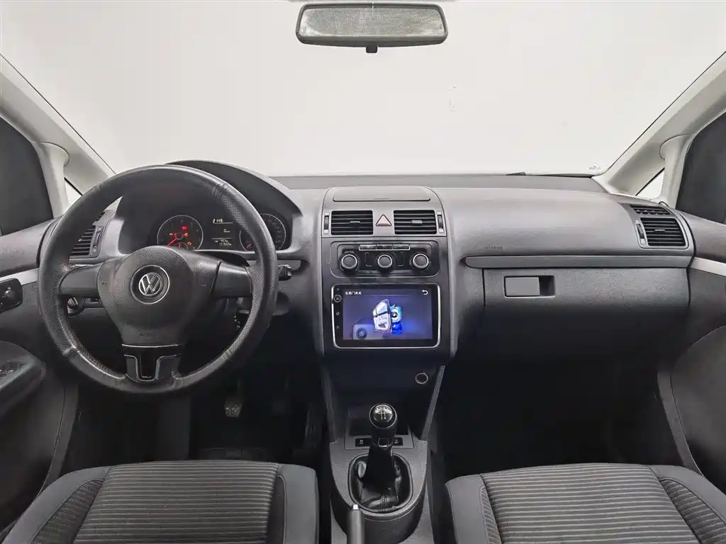 Volkswagen Touran 2015 1.4T Manual Trend Edition 5-seater фото 5