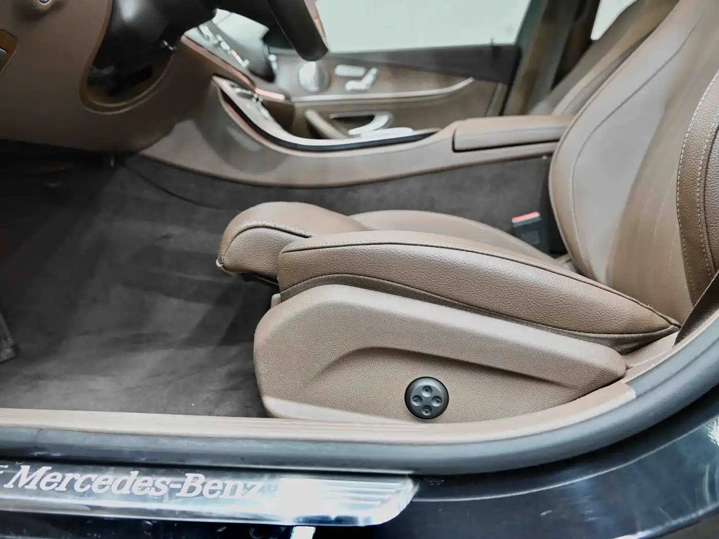 Mercedes-Benz E-Class 2022 E 300 L Luxury фото 19