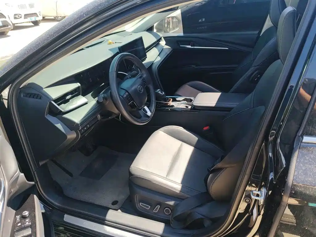 Toyota Camry 2024 Hybrid 2.0HGVP Luxury Edition фото 12