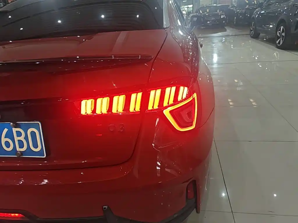 Фото 8 - Lynk & Co 03