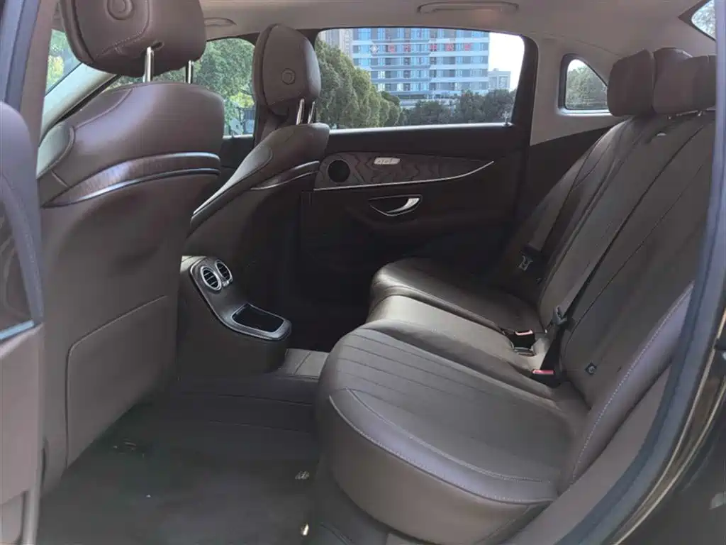 Mercedes-Benz E-Class 2023 E 300 L Sport Fashion фото 14