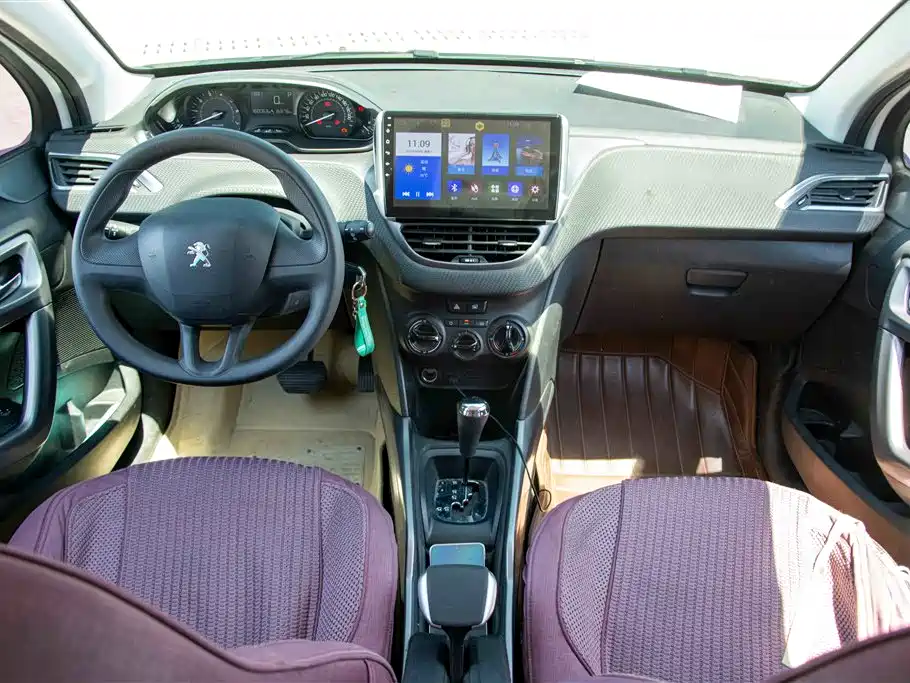 Peugeot 2008 2014 1.6L Automatic Trend Edition фото 16