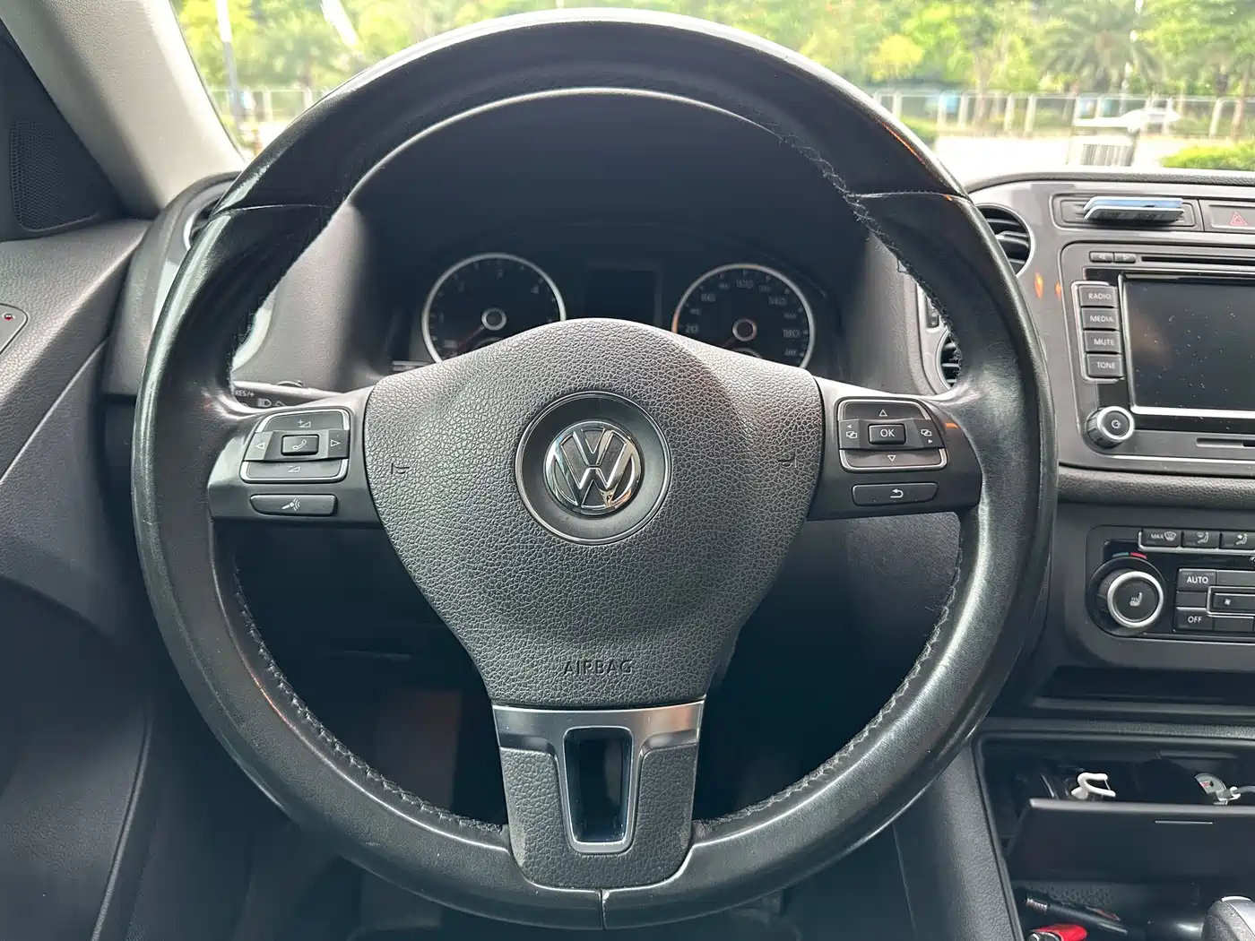 Volkswagen Tiguan 2012 2.0TDI Luxury фото 12