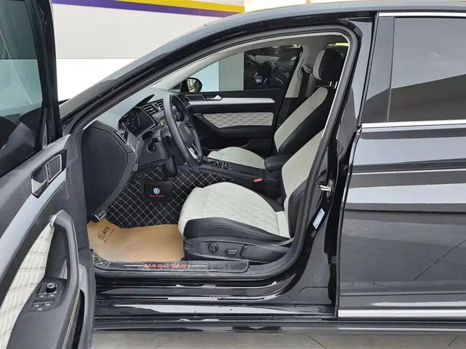 Volkswagen Magotan 2023 Model 2 Million Commemorative Edition 330TSI DSG Luxury фото 9