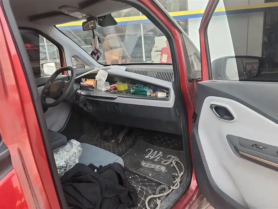 BAOJUN E200