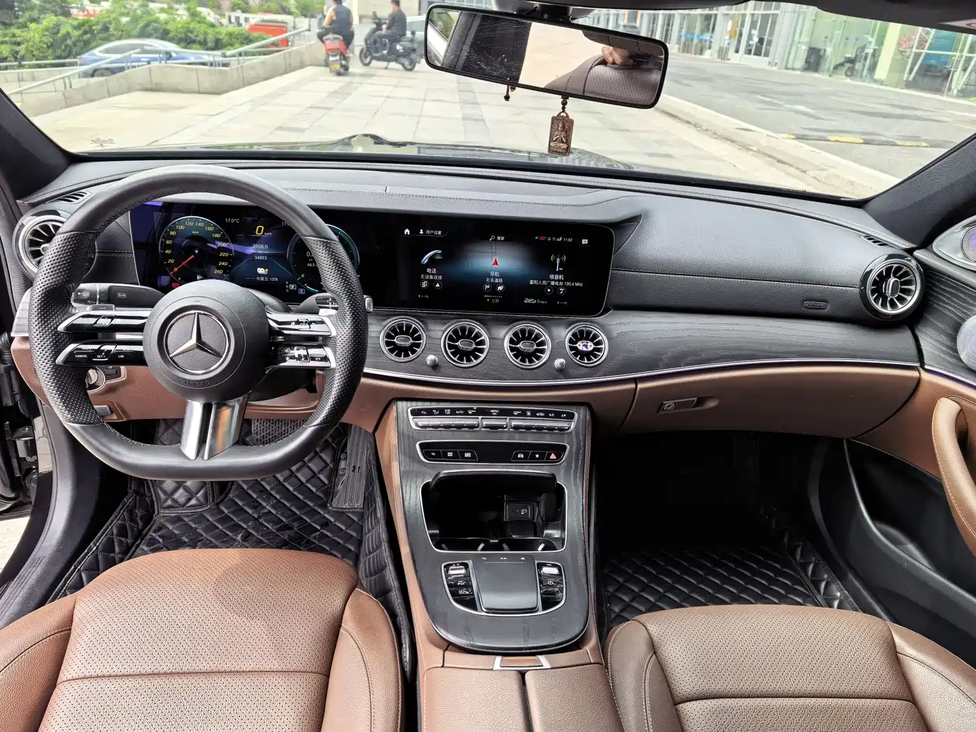 Mercedes-Benz E-Class New Energy 2022 Facelift II E 350 e L Plug-in Hybrid Sedan фото 16