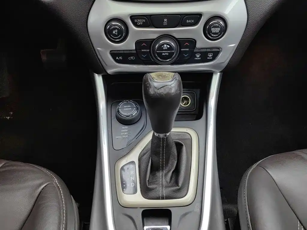 Jeep Cherokee (Import) 2014 2014 2.4L Luxury
