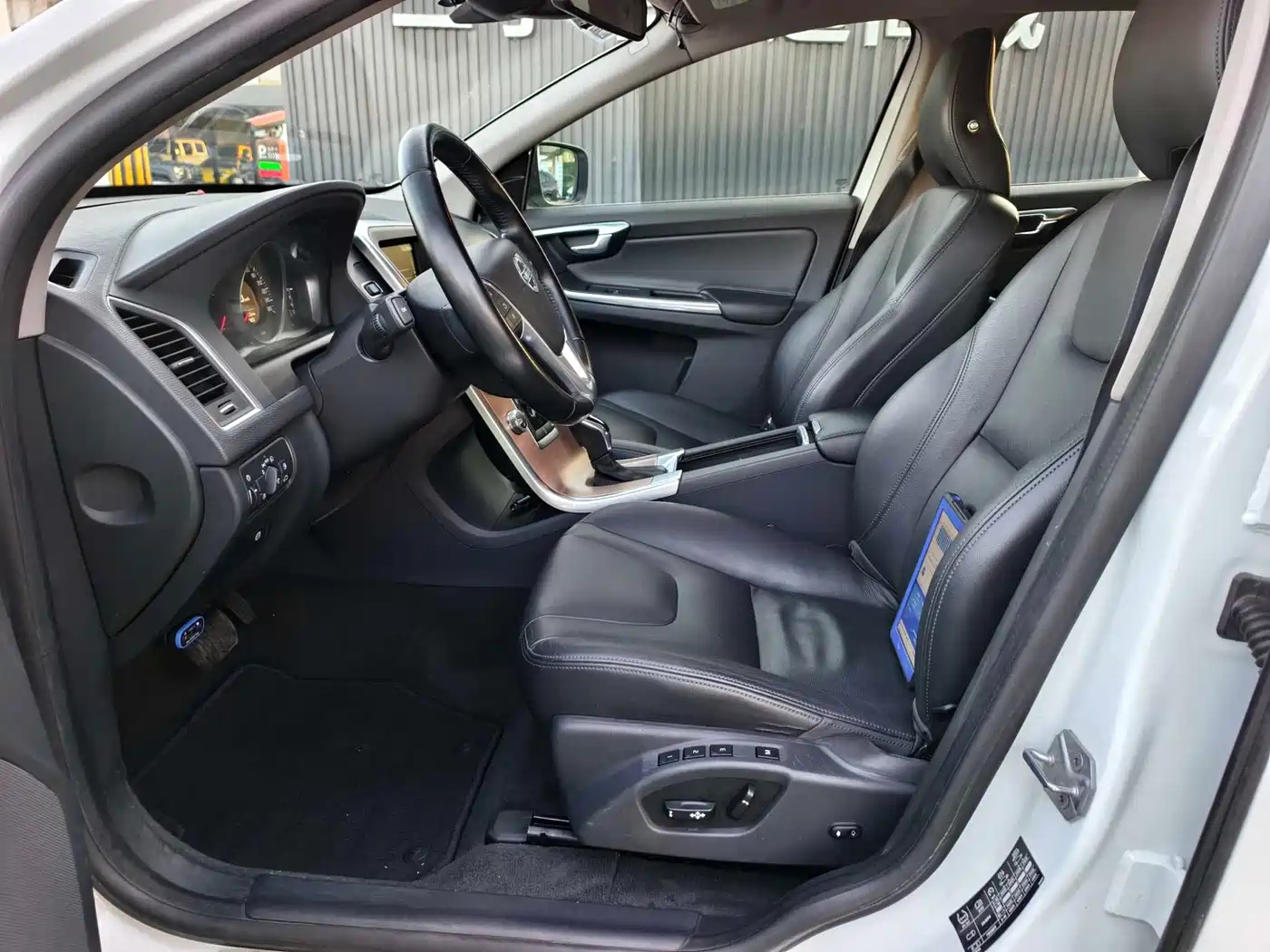 Фото 8 - Volvo XC60