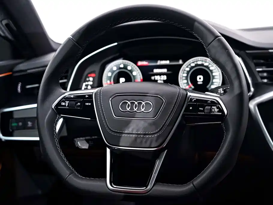 Фото 15 - Audi A7L