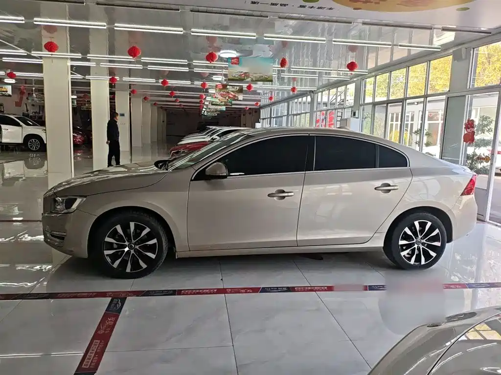 VOLVO S60