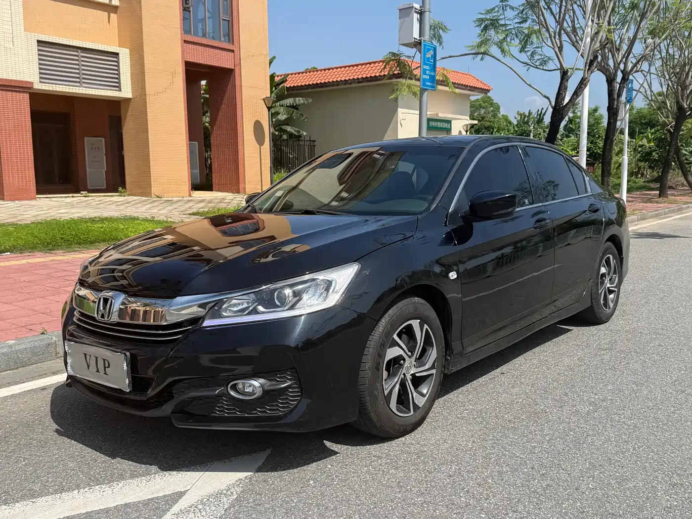 Фото 1 - Honda Accord