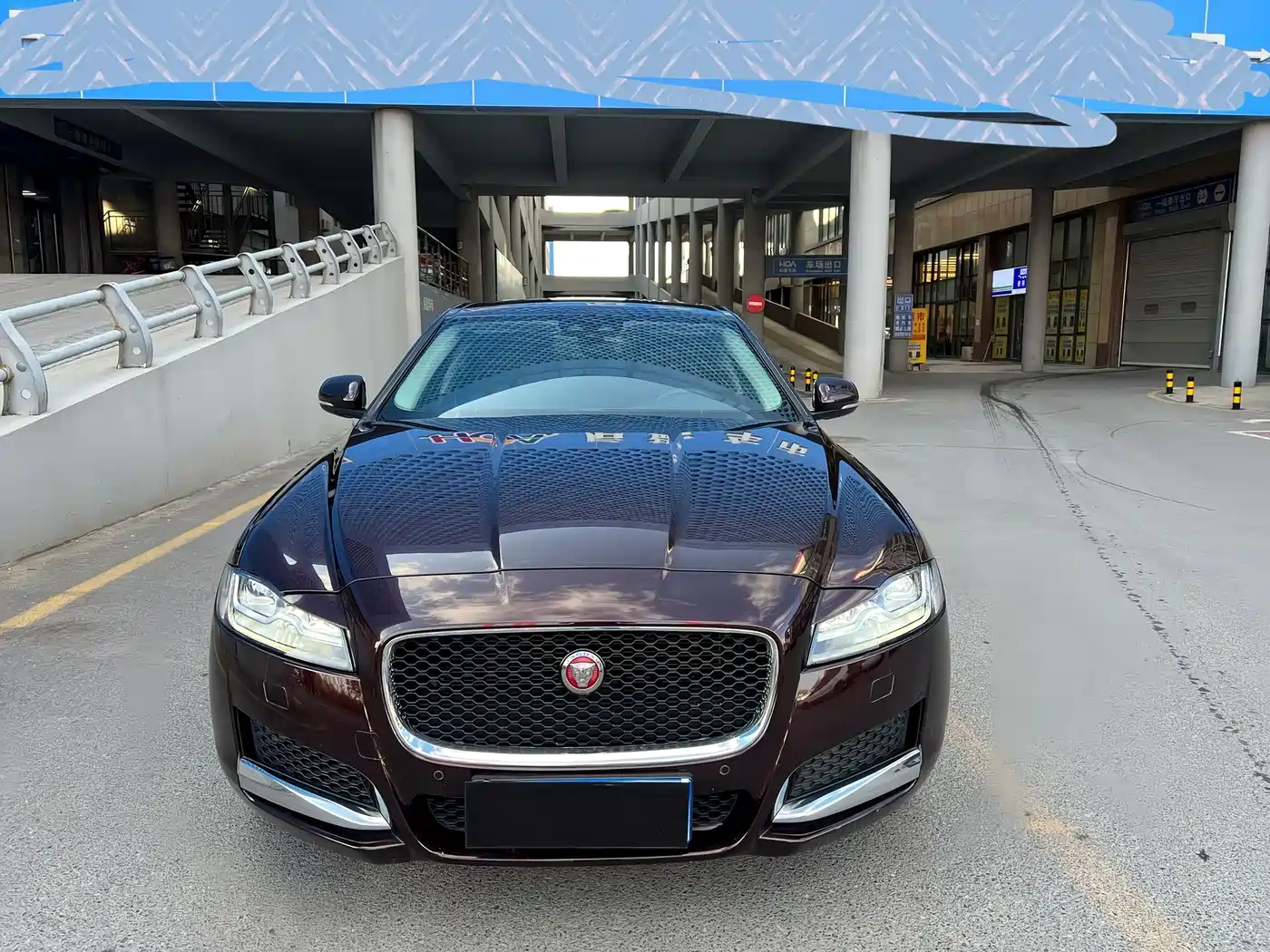 Photo 2 - Jaguar XFL