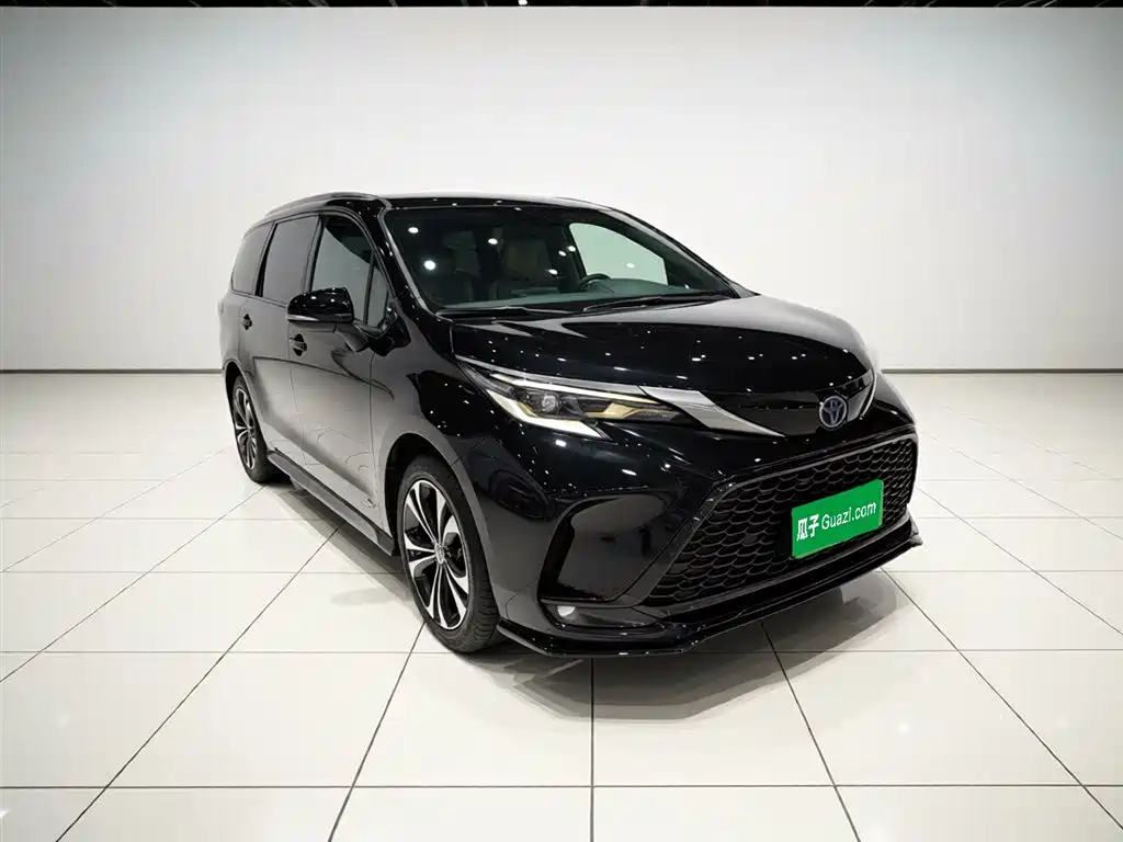 Toyota Granvia 2023 2.5L Hybrid VIP Edition фото 4