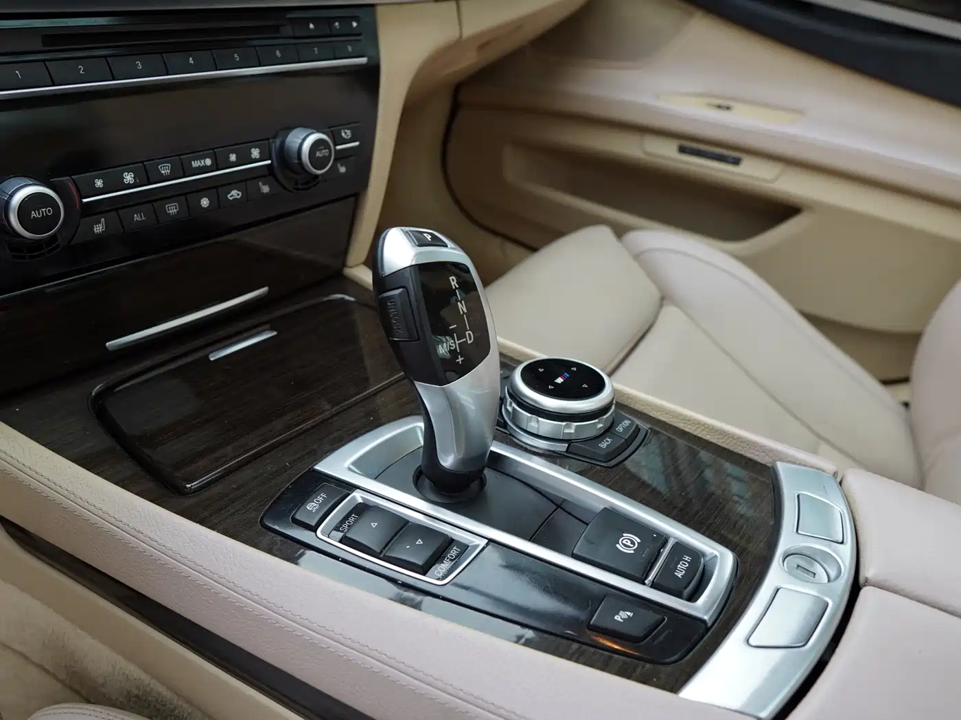 BMW 7 Series 2009 730Li Luxury фото 22