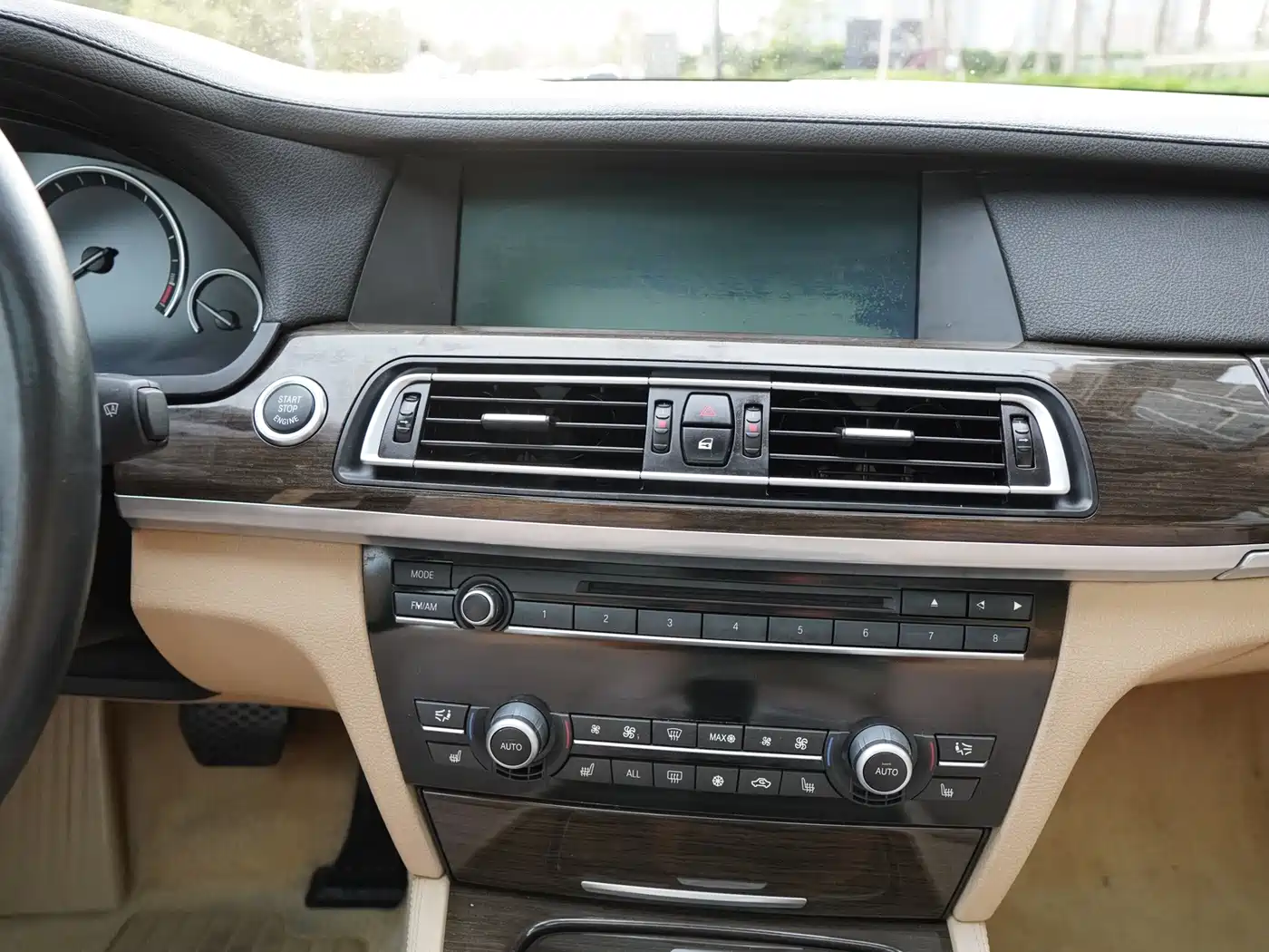 BMW 7 Series 2009 730Li Luxury фото 9