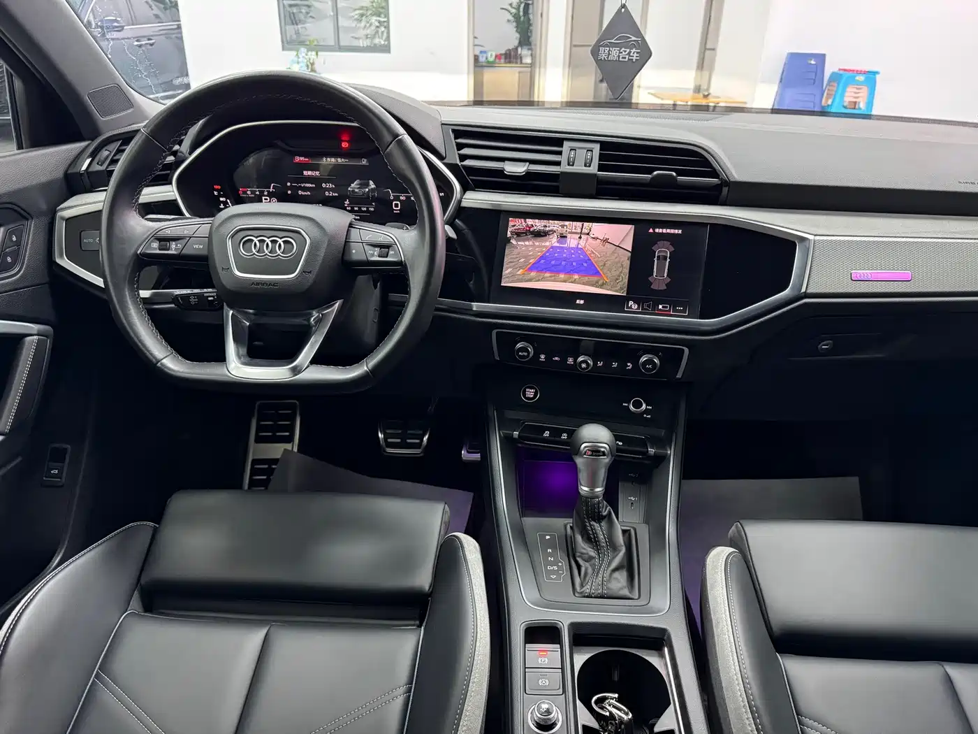 Photo 6 - Audi Q3