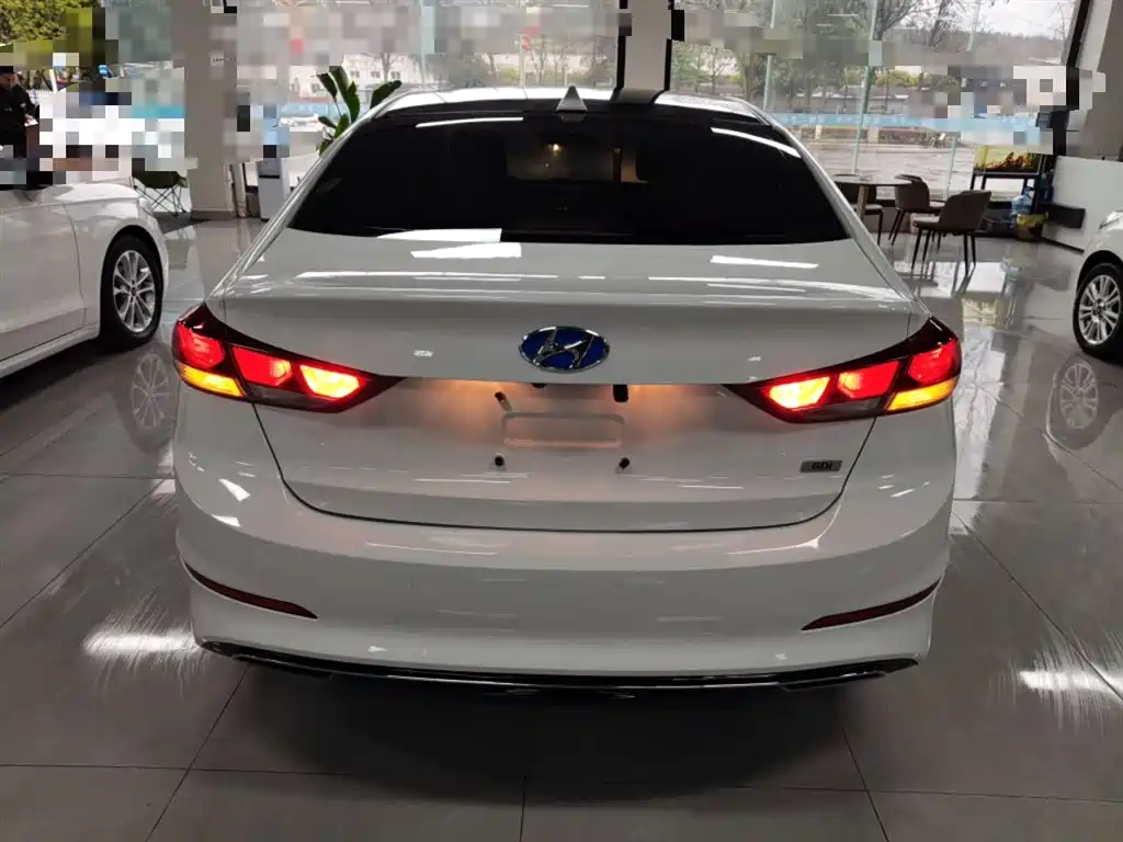 Hyundai Elantra 2016 Model 1.6L Automatic Smart Elite фото 6