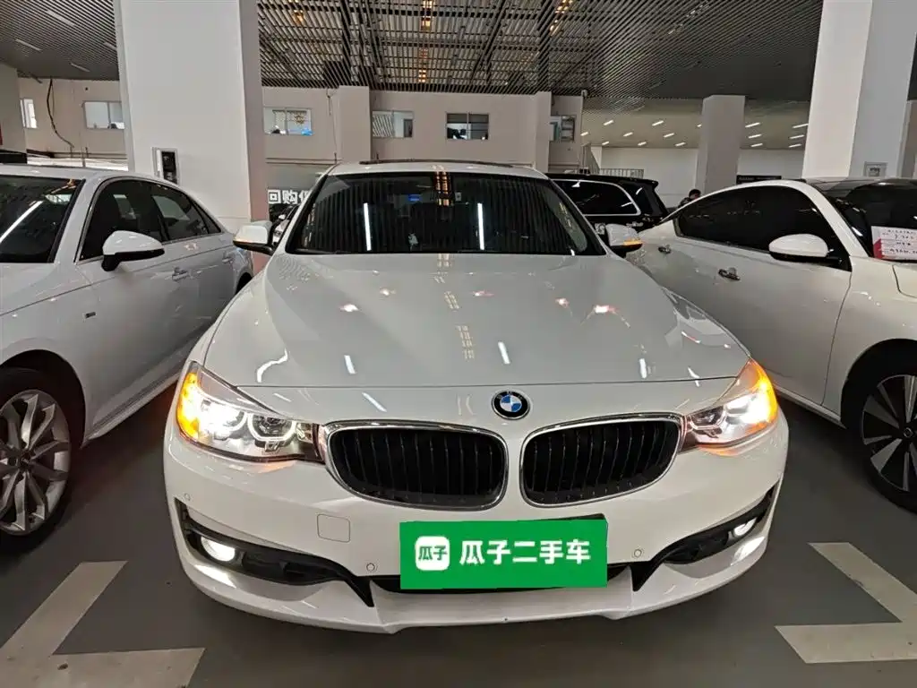 BMW 3 Series GT 2018 320i Fashion фото 3