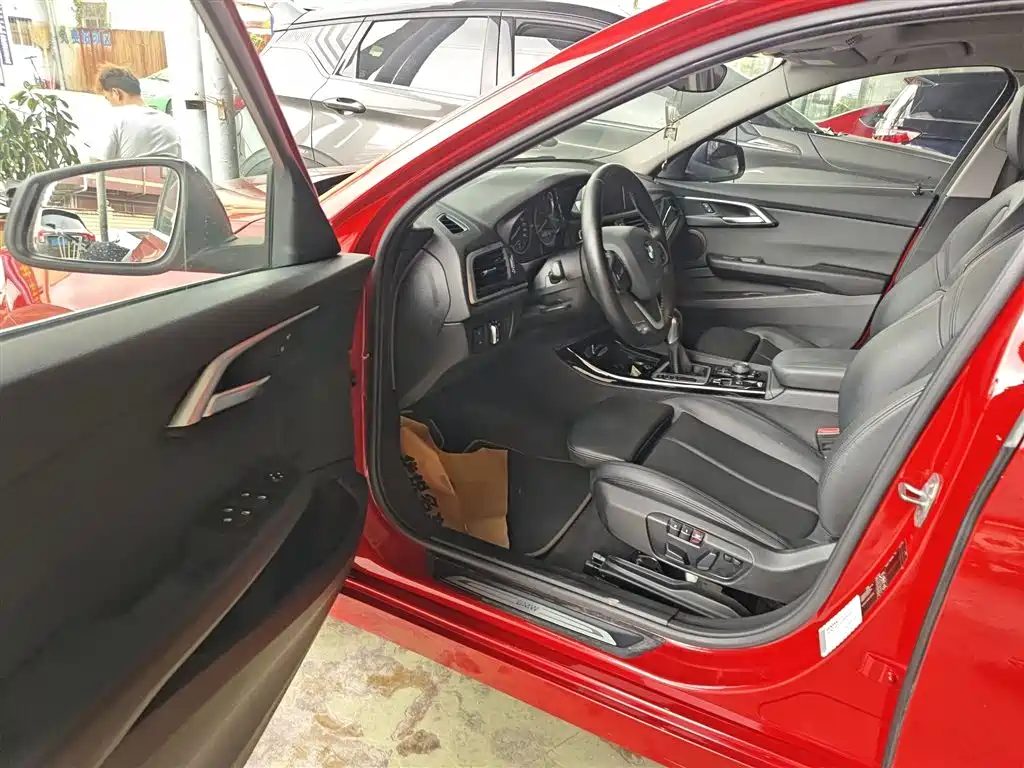 BMW 1 Series 2017 118i Sport фото 16