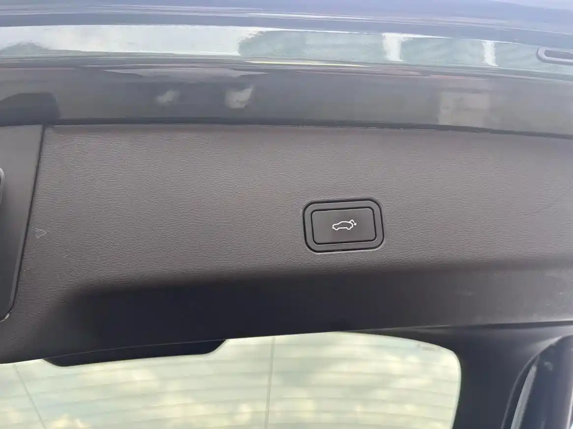Фото 28 - Geely Xingyue L