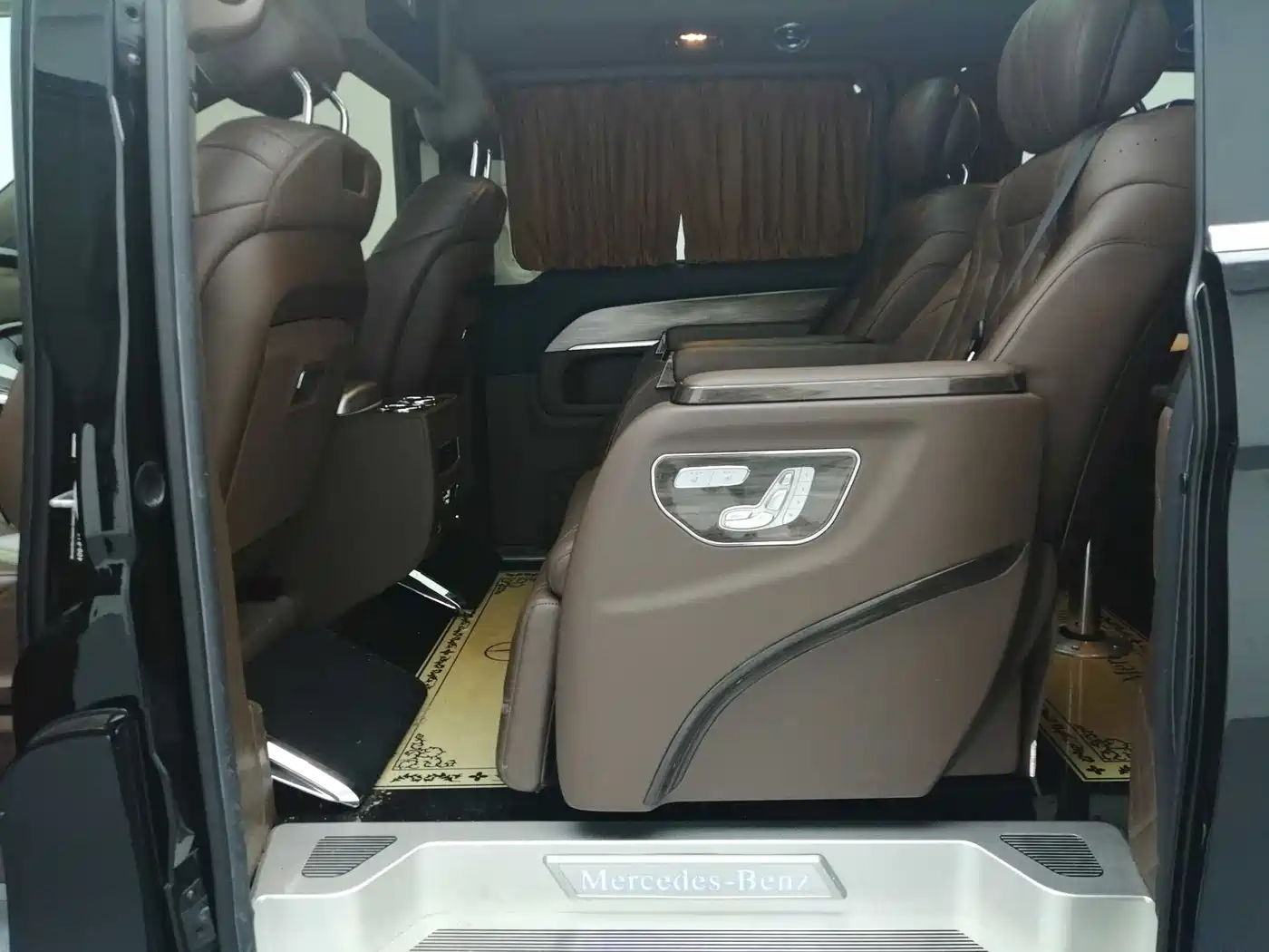 Mercedes-Benz V-Class 2020 Model V 260 L Long Wheelbase Luxury фото 12