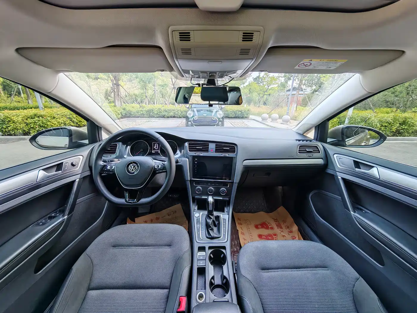Photo 9 - Volkswagen Golf
