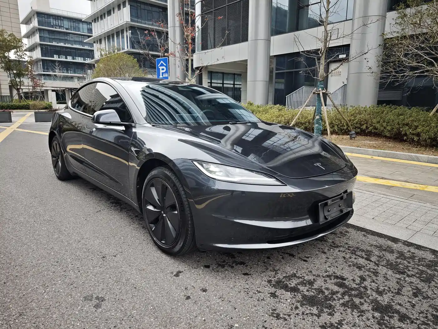 TESLA MODEL 3