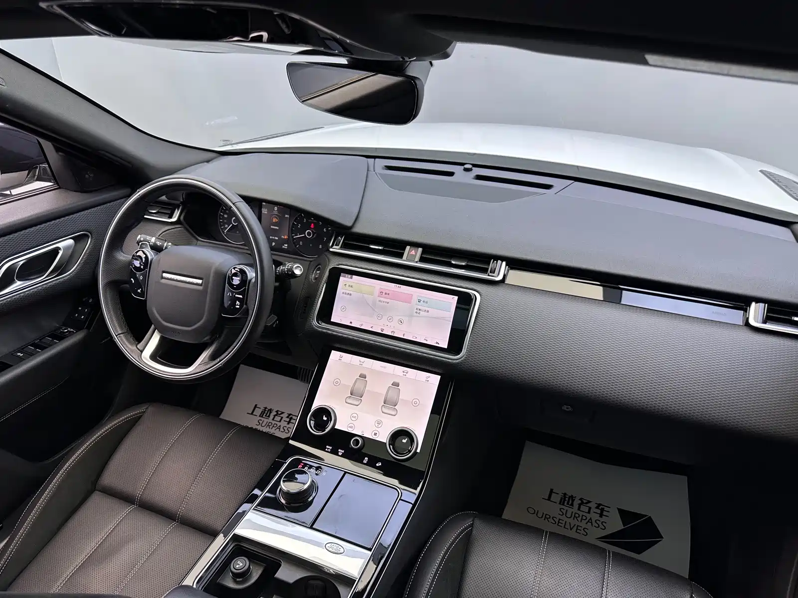 Фото 12 - Land Rover Range Rover Velar