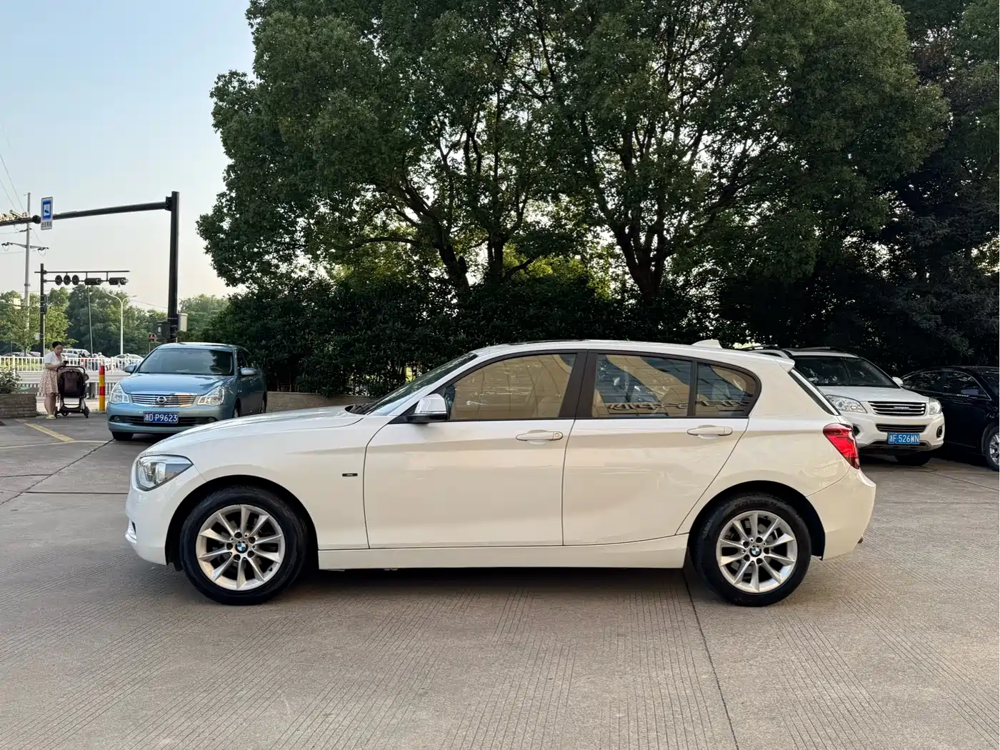 BMW 1 Series (Import) 2013 Facelift 116i Urban Model фото 3