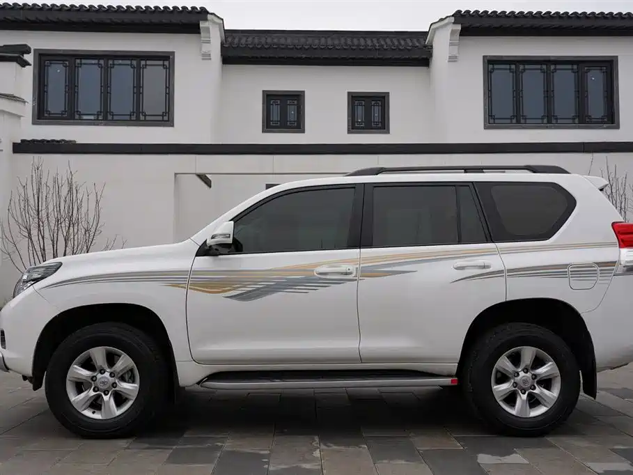 Toyota Prado 2010 4.0L Automatic TX-L фото 8