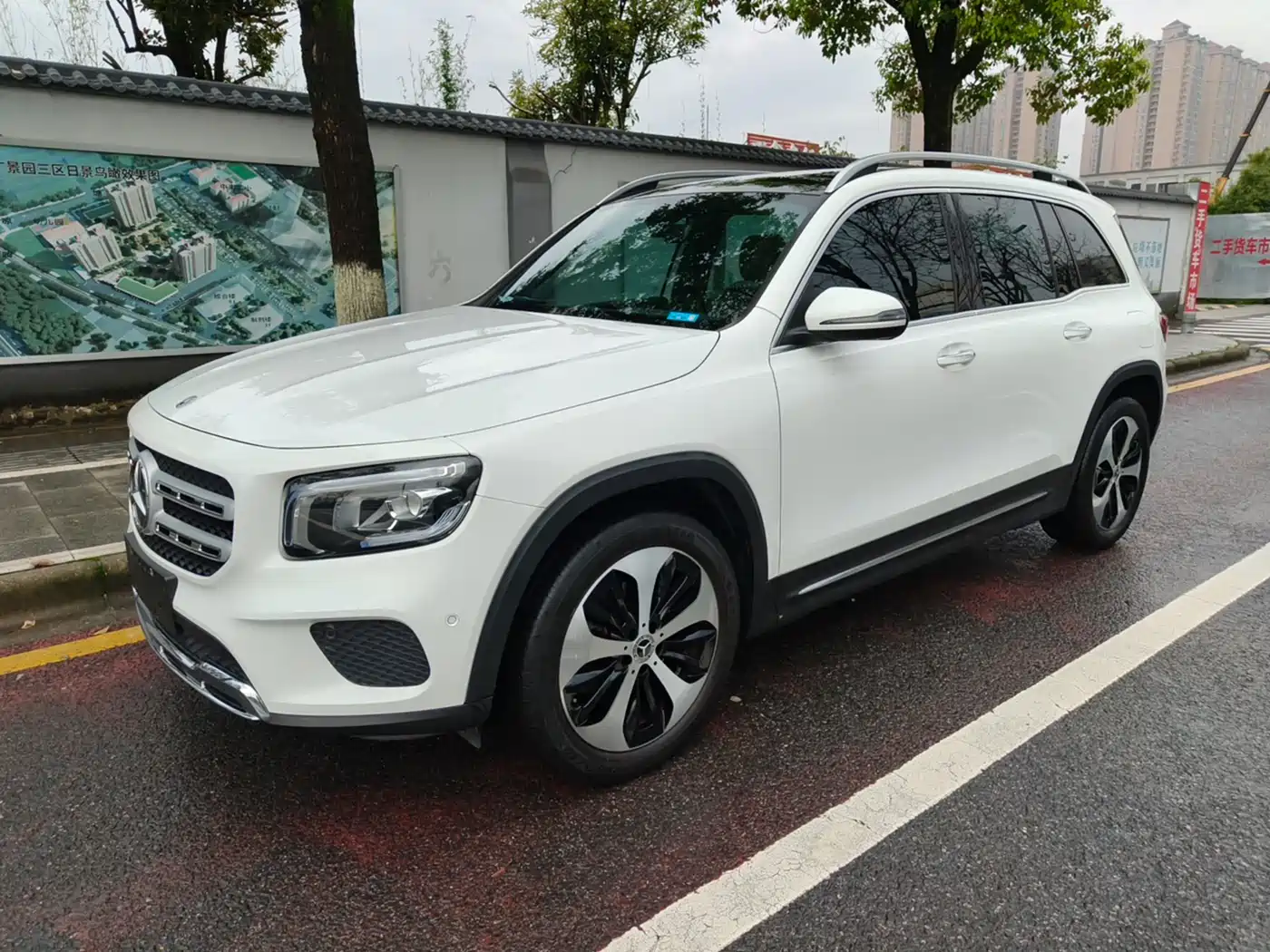 MERCEDES-BENZ GLB